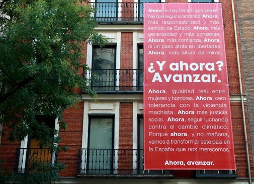Pancarta colgada en la sede socialista de Ferraz, esta maana.