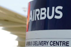 Logotipo de Airbus en uno de sus edificios en Francia.