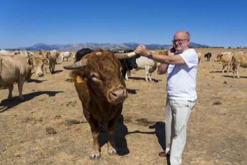 El rey de la radio rural: "Para el 99% de los agricultores lo que dice es el Evangelio"