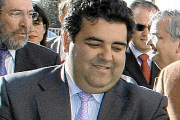 El ex alcalde de Huvar del Aljarafe, Rafael Moreno, a la salida de...