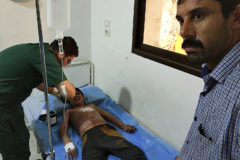 El nio Mohamed Mohamed, de 13 aos, es atendido de graves quemaduras en el hospital de Tel Tamir (norte de Siria).