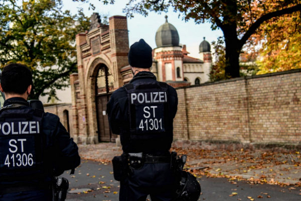<HIT>Halle</HIT> (saale) (<HIT>Germany</HIT>).- Police officers on...