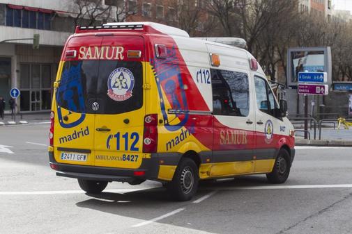 Una ambulancia del SAMUR se encamina al Hospital Fundacin Jimnez...