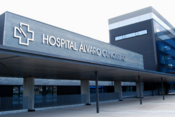 Puerta del Hospital lvaro Cunqueiro, de Vigo, donde est...