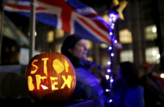 Una calabaza con el lema "Stop Brexit", frente al Parlamento britnico.
