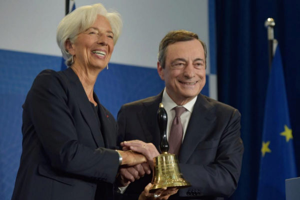 Lagarde junto a Mario Draghi, en el acto de relevo en el BCE.