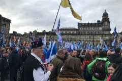 Partidarios de la independencia se manifiestan en Glasgow.