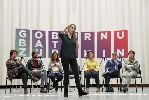 Irene Montero, junto a candidatos y miembros de Unidas Podemos, en un...