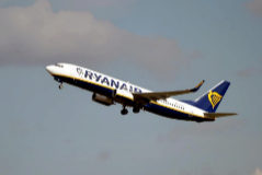 Ryanair deja en tierra varios aviones por fisuras cerca del ala