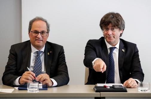 El presidente cataln, Quim Torra (izqda.), y el ex presidente Carles...
