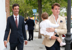 Jos Bono y Aitor Gmez durante la comunion de Jorge Matos en Madrid, el pasado 8 de mayo.