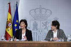 Las ministras Isabel Cela y Magdalena Valerio, en rueda de prensa tras el Consejo de Ministros.
