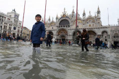 El agua empieza a descender en Venecia tras un nuevo da de inundaciones