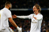 Benzema, de pecho, muestra el camino al Real Madrid