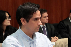 Rodrigo Lanza junto a su abogado durante el juicio.