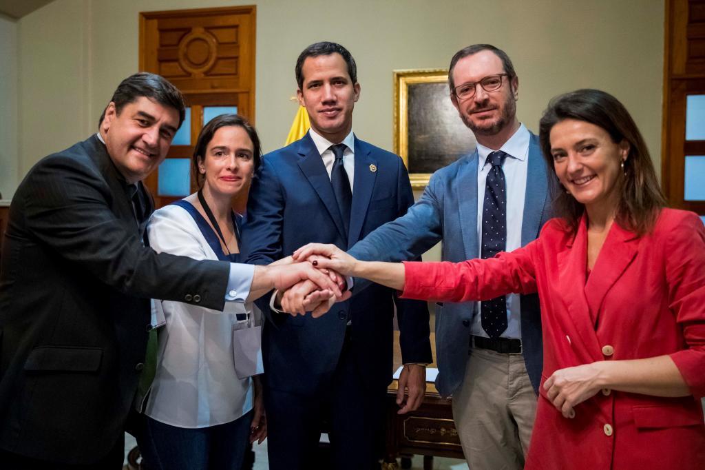 Risultati immagini per Revolucionarios insultan a los cuatro políticos españoles que se encontraban en la Asamblea Nacional de Venezuela