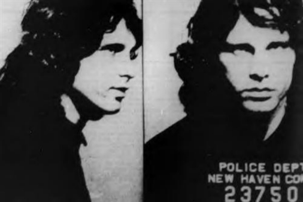 Foto de la ficha policial de Jim Morrison.