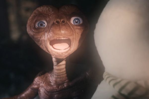 E.T. el extraterrestre se reencuentra con Elliott en un emotivo...