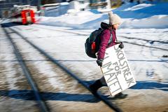 ZRICH (SUIZA), 23/01/2019.- Los jvenes han sido la voz de la conciencia medioambiental en el <HIT>mundo</HIT> agrupados en el movimiento activista Fridays for Future, inspirado por las protestas que inici en 2018 la adolescente sueca <HIT>Greta</HIT> Thunberg, aqu a su llegada a Davos (Suiza), para asistir al Foro Econmico Mundial. La Cumbre del Clima (COP25) se celebra en Madrid del 2 al 13 de diciembre bajo el lema "Tiempo de actuar". EFE/ Valentin Flauraud