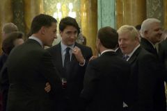 Macron, Boris Johnson y Justin Trudeau, cazados rindose de Trump