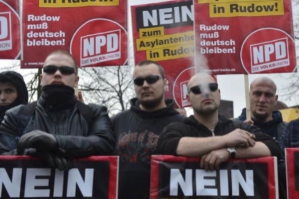 Seguidores del NPD durante una manifestacin en Berln.