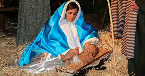La Virgen María con el Niño Jesús.