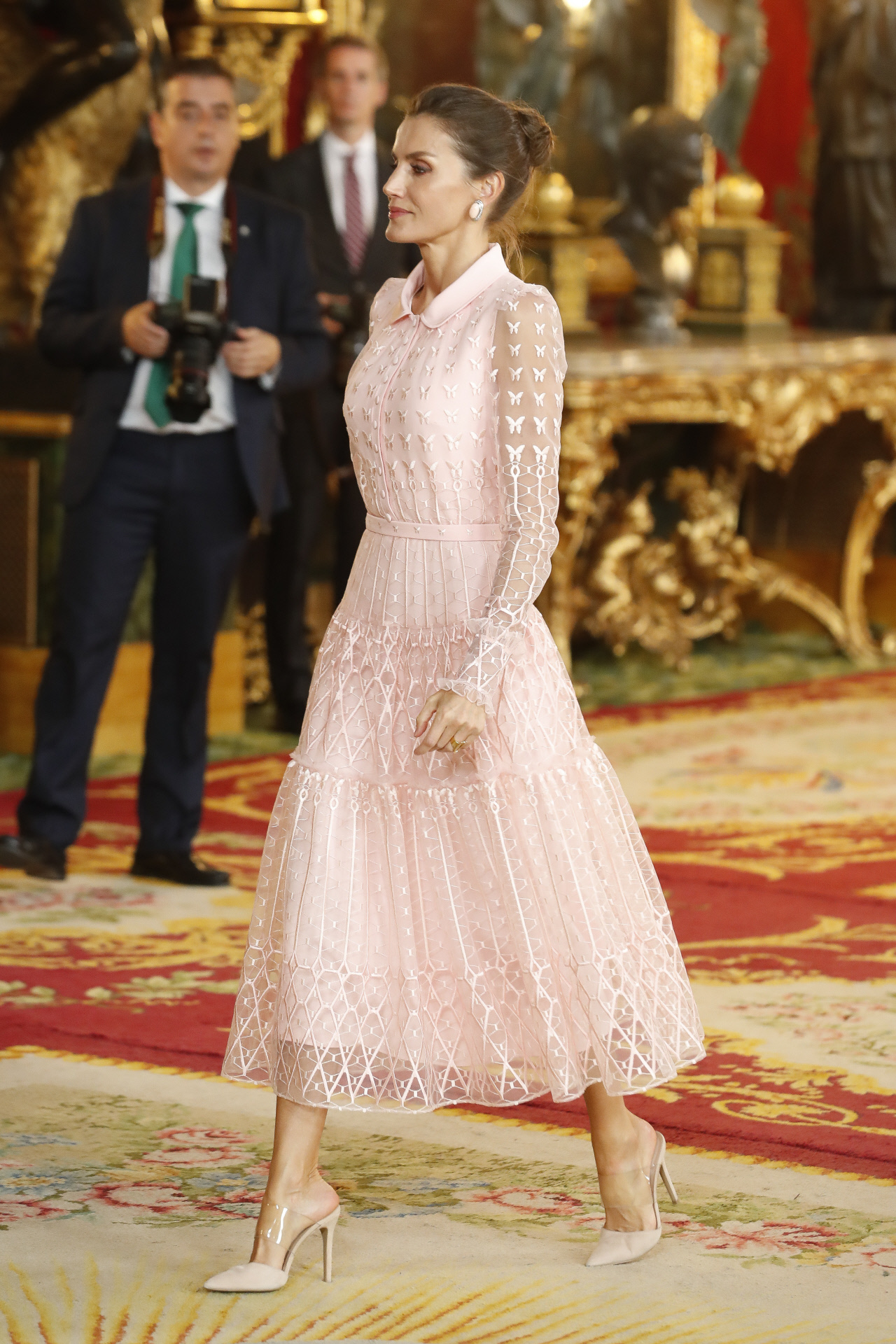 Desfiladero Pantera Gracias Letizia y su vestido rosa de Felipe Varela en el Día de la Hispanidad 2019  | Moda | EL MUNDO