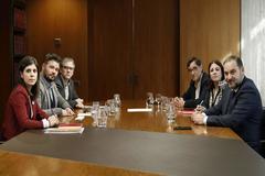 Mesa de negociacin entre el PSOE y ERC.
