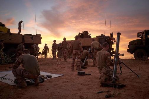 Soldados del Ejército francés en una basa operativa en Burkina Faso...