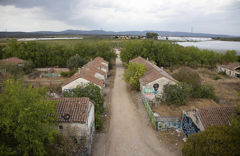 Vista de El Alamn, pueblo abandonado hace 20 aos.