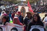 Familiares de los 43 desaparecidos marchan a la Baslica de Guadalupe.