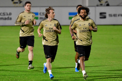 Jovic, Modric y Marcelo, durante el entrenamiento del Madrid en Yeda.