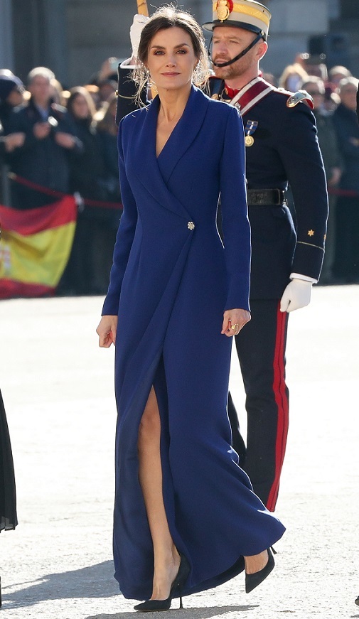 La Reina Letizia con vestido azul