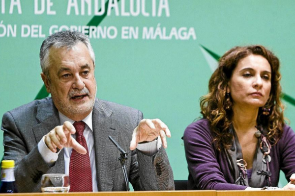 Foto de archivo de 2010 del presidente de la Junta de Andaluca, Jos Antonio Grin,  junto a la consejera de Salud, Mara Jess Montero.