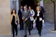 A la derecha, la consellera catalana de Cultura, Maringela Vilallonga, junto a Quim Torra y otros miembros del Gobierno de la Generalitat.