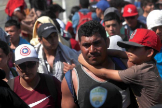 Mxico niega la entrada a la Caravana Migrante, apostada en la frontera con Guatemala.