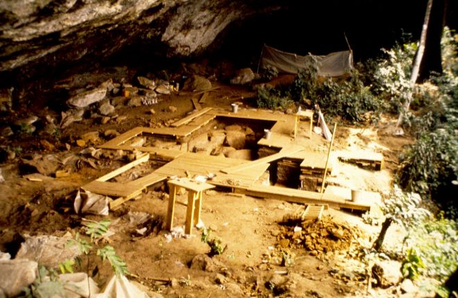 Vista general de la excavación de Shum Laka en Camerún