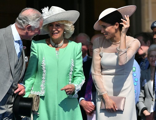 El prncipe Carlos, Camilla Parker Bowls y Meghan Markle en el Palacio de Buckingham en la celebracin del 70 cumpleaos del Carlos de Inglaterra