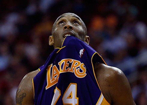 Muere el legendario jugador de baloncesto Kobe Bryant en un accidente  de helicptero