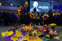 Homenaje a Kobe Bryant, estrella de la NBA muerto este domingo en un accidente de helicptero.