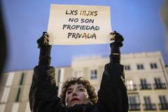 Concentracin contra el pin parental en la plaza de Pedro Zerolo de Madrid.