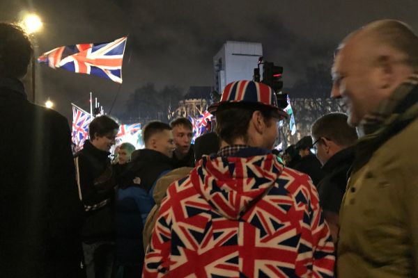 Celebración en las calles de Londres tras consumarse el Brexit.