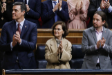 Pedro Snchez, Carmen Calvo y Pablo Iglesias, aplaudiendo al Rey.