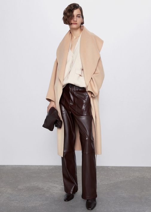 Zara tiene el abrigo oversize perfecto para copiar el que Jennifer repite a todas horas | Moda