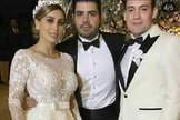 Alejandrina (izqda.), el da de su boda, en una foto filtrada por una cuenta de instagram