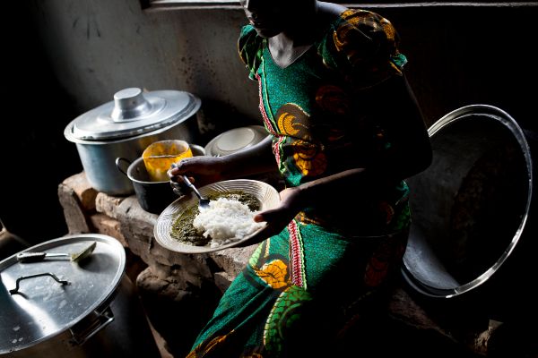 Rose, cocinando en el centro de proteccin de civiles de Yambio.