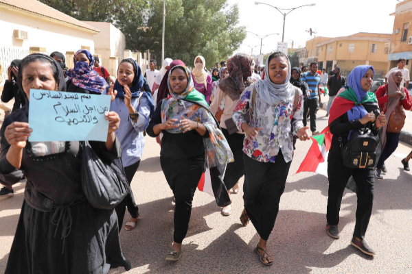 Protestas en Jartum para pedir una mayor presencia de los civiles en el Gobierno.