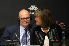 John Hoffman, consejero delegado de GSMA, y Nria Marn, alcaldesa de l'Hospitalet de Llobregat y presidenta de la Diputacin de Barcelona.