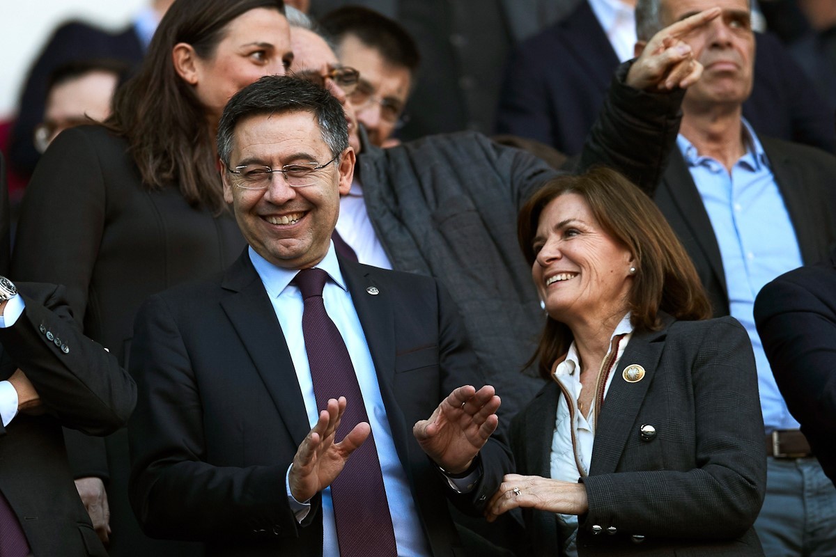 Bartomeu, con la presidenta del Eibar, Amaia Gorostiza.