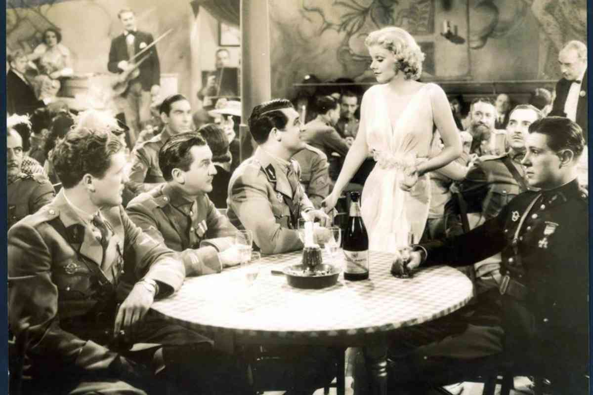 Harlow,, en una escena de la película 'Suzy', de 1936, junto a Cary Grant, Tyler Brook y Franchot Tone.